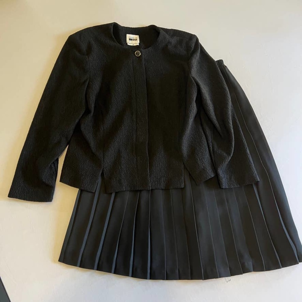 Leslie Fay Dresses Petite Black skirt set 14P